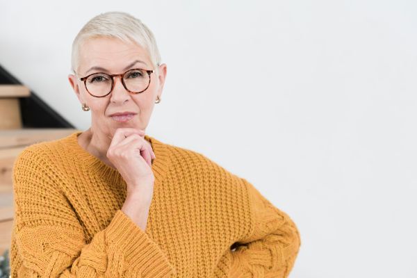 front-view-pensive-elder-woman-with-copy-space